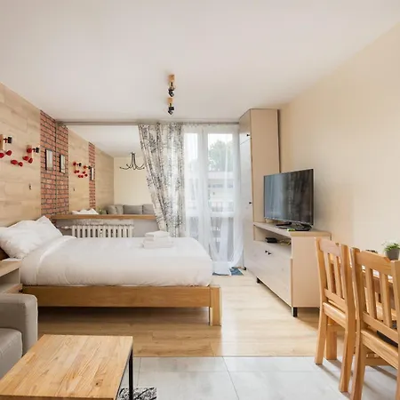 Apartment Ochota Wooden *